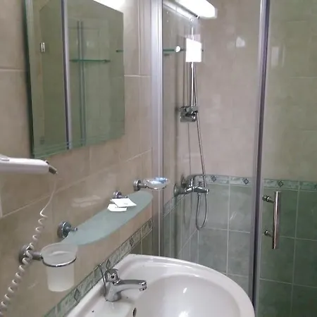 Hotel Briz 2*
