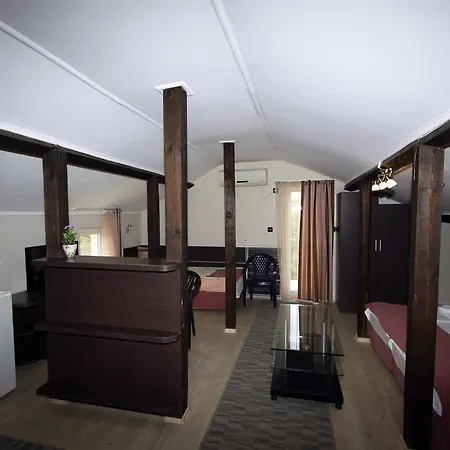 Hotel Briz 2*